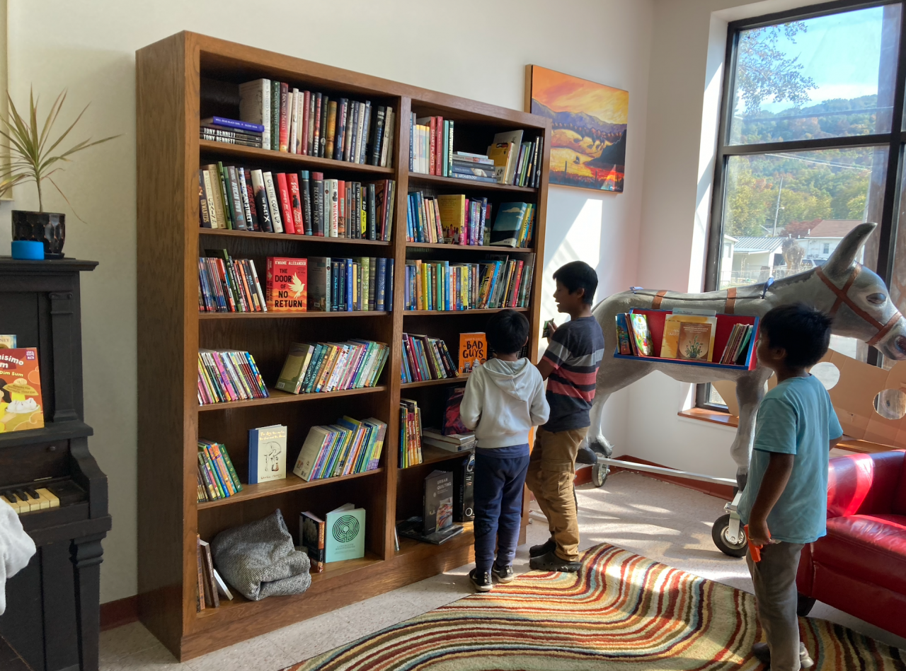 Library | East Lake Language and Arts | ELLA Library